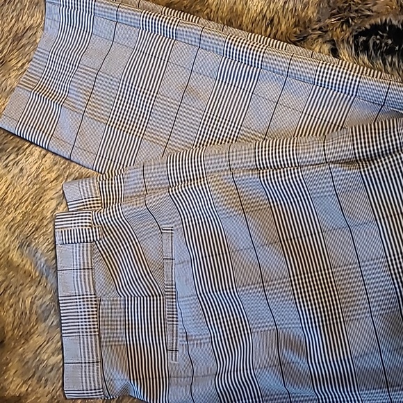 H&M Women's Black and Gray Plaid Skinny Fit Pants Size US 30R - Picture 3 of 6